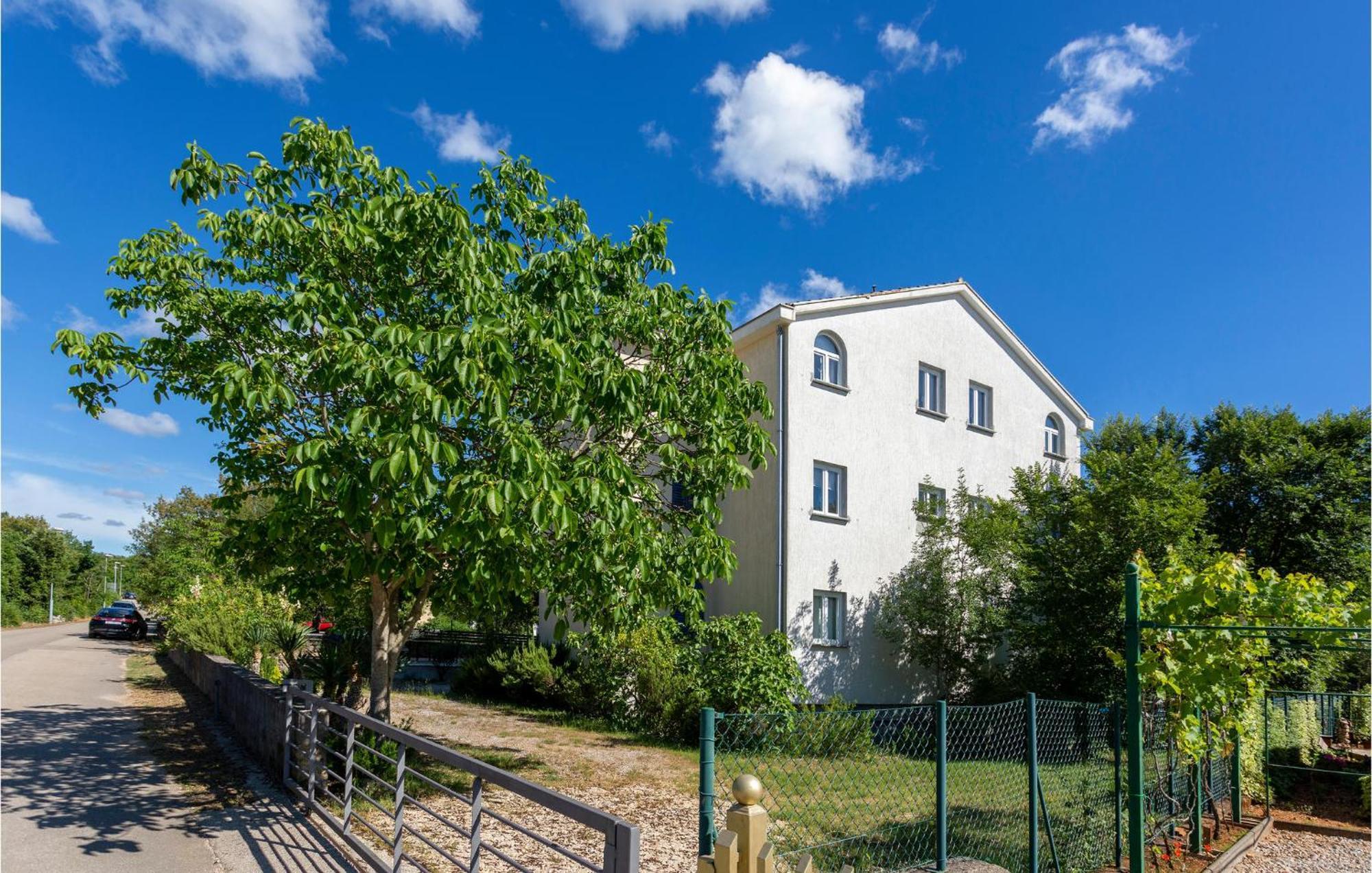 Beautiful Apartment In Pinezici With Wifi Exterior foto