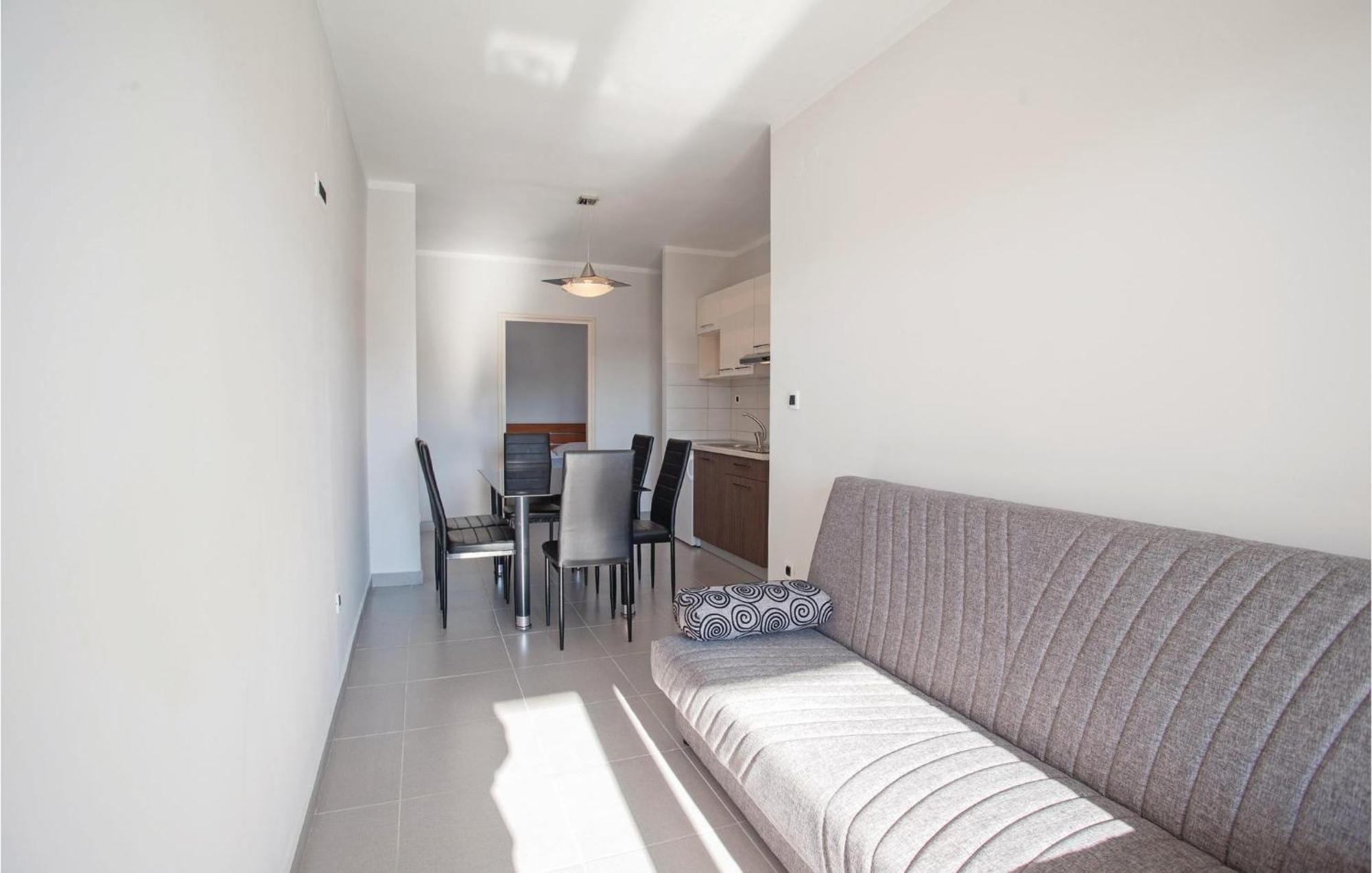Beautiful Apartment In Pinezici With Wifi Exterior foto