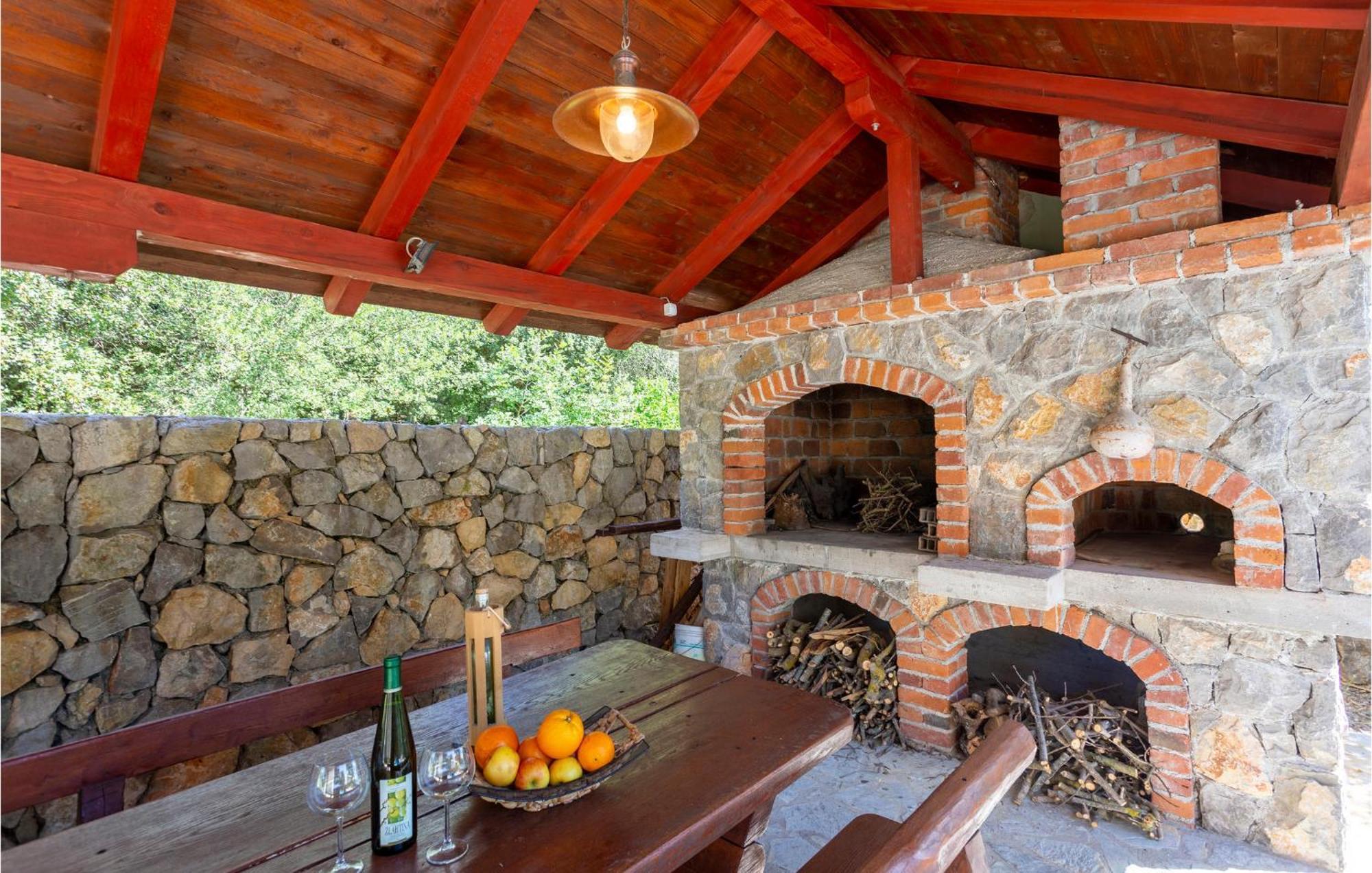 Beautiful Apartment In Pinezici With Wifi Exterior foto