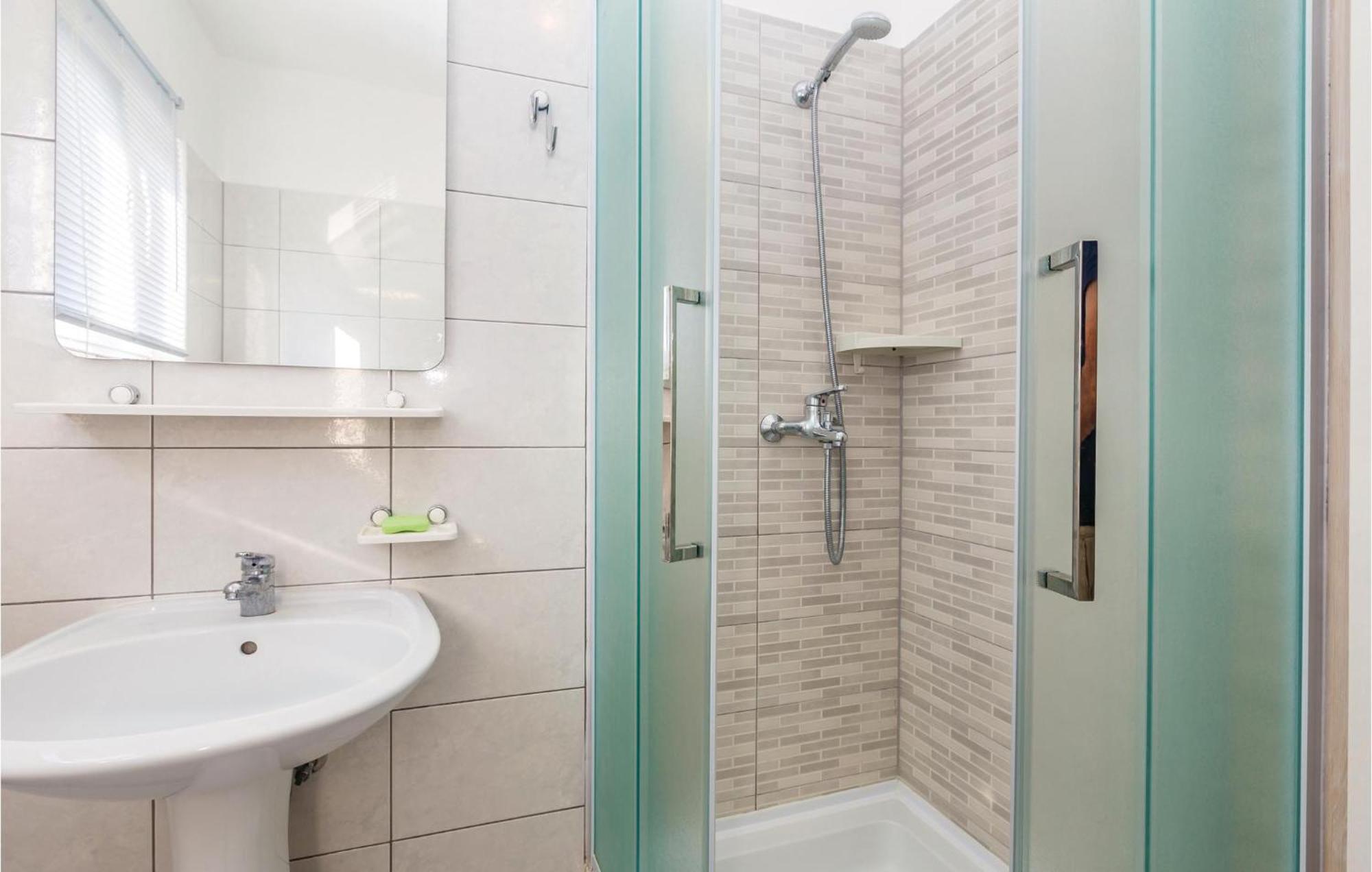 Beautiful Apartment In Pinezici With Wifi Exterior foto