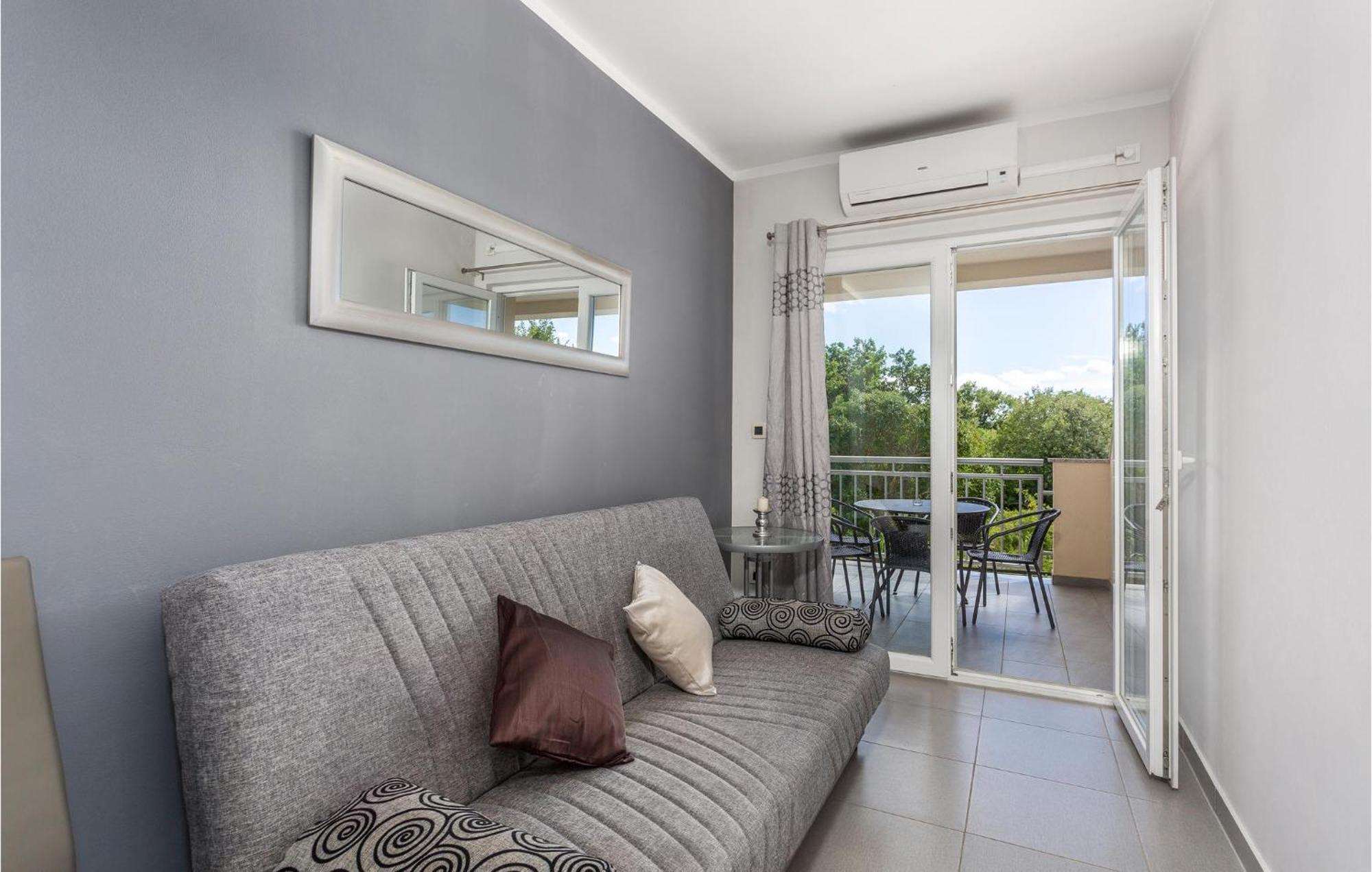 Beautiful Apartment In Pinezici With Wifi Exterior foto